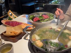 -左庭右院鲜牛肉火锅(金山万达店)