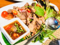 -Chom Cafe and Restaurant