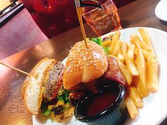 花生酱培根牛肉汉堡-拉亚汉堡经典餐厅(商城路店)