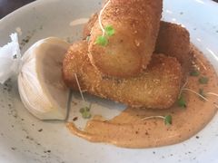 -ROAST coffee & eatery