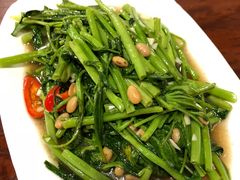 -Dang restaurant (patong phuket)