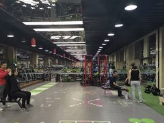 器械区-健龙森俱乐部·游泳·健身·羽毛球综合体育馆