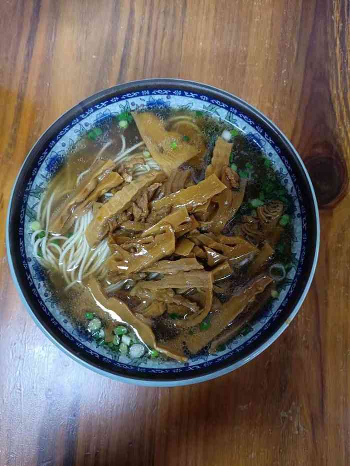 王大妈面馆-"南浔景区内的一家面馆人超级多 恰好有人.