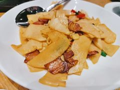腊肉炒本地时令鲜笋-宁波柏悦酒店·钱湖渔港