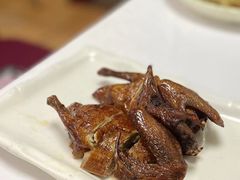 脆皮红烧乳鸽-惠爱餐厅
