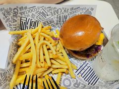 -TRIPS BURGER(大钟寺店)