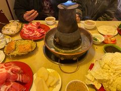-洞庭洲·防空洞火锅·烧烤·铜锅涮肉(新百广场店)
