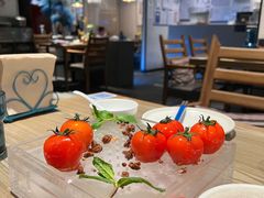 番茄脆菇沙拉-小大董·烤鸭(凤凰汇店)