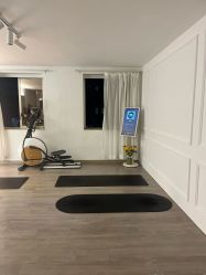 -闺蜜瑜伽·普拉提女性塑形馆