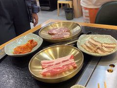 -臻牛烤肉