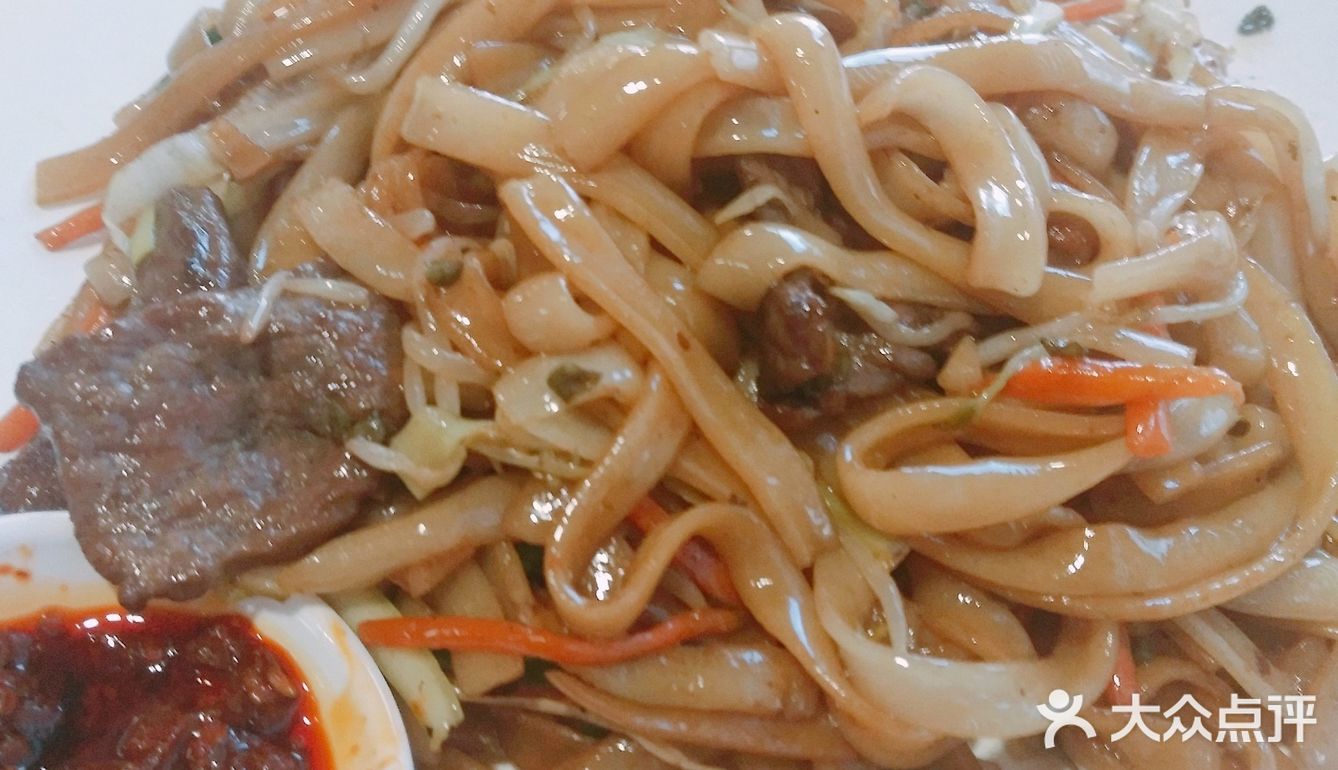 胡萝卜丝，竹笋丝等等还有肉