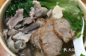 Pork Offal and Meat Rolls with Rice Noodles