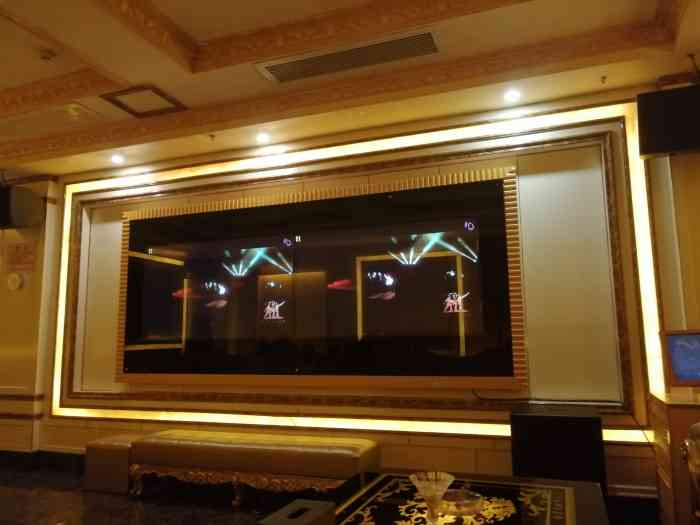 金碧大世界-"地铁站上盖,交通便利,附近又有公交车站!