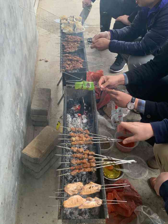 鹊华开心农场-"清明节带着我的小车车来越个野.误入马场,.