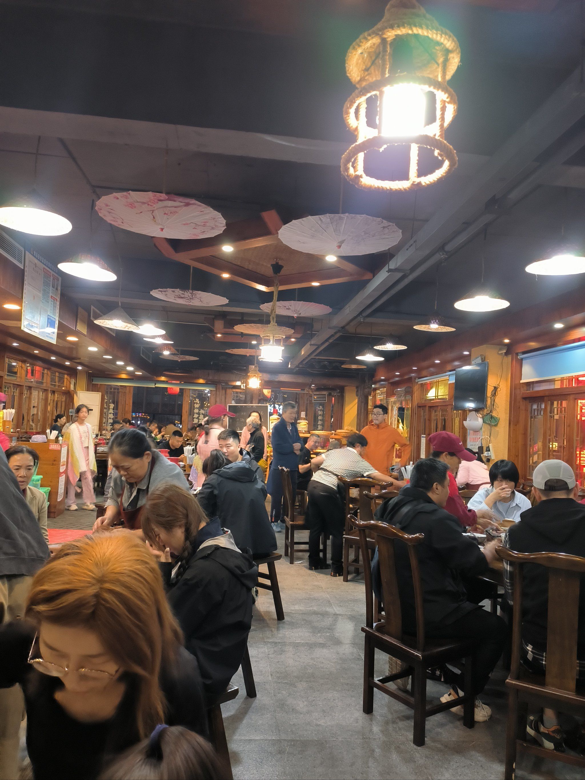 整体环境很不错,菜很到位,十分下饭