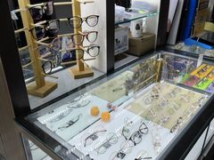 -视野联行眼镜蔡司·依视路官方授权店(顺城店)