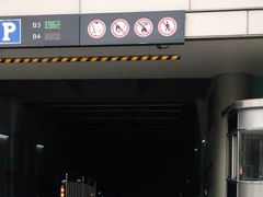 -白玉兰广场停车场