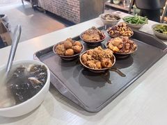 -董哥山城碗碗香(美专校街店)