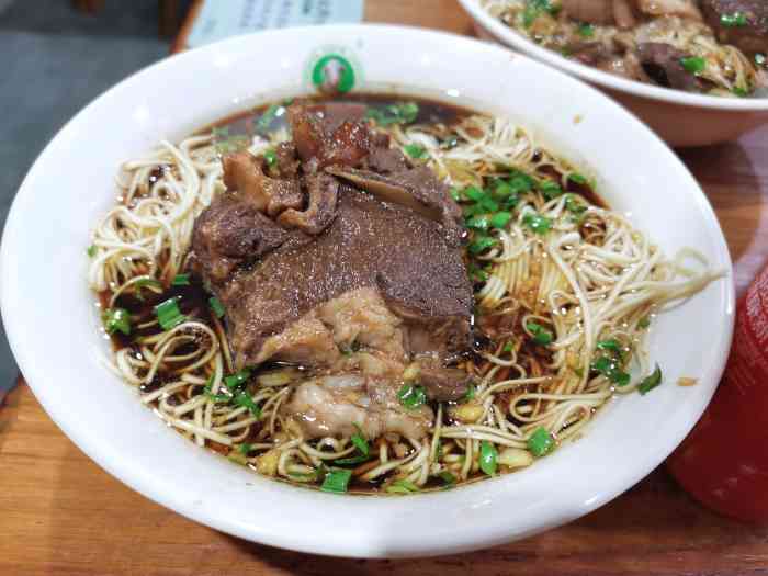 杭嘉湖咬强羊肉面馆(公园路店)-"跟着大众点评找吃的[调皮]这家羊肉面