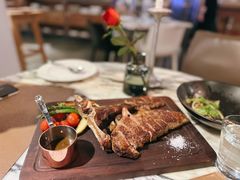 澳洲T骨牛排配时令蔬菜-at cafe 意大利餐厅(集美店)