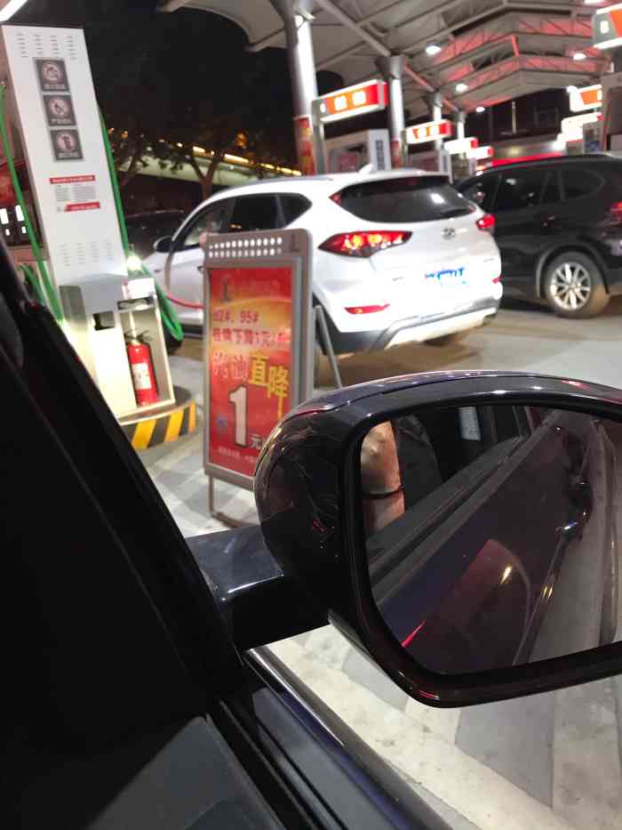 打铁关加油站-"看新闻中石油庆祝二十周年,好多加油站都1.