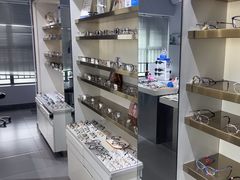 -视野联行眼镜•蔡司•依视路(温江店)