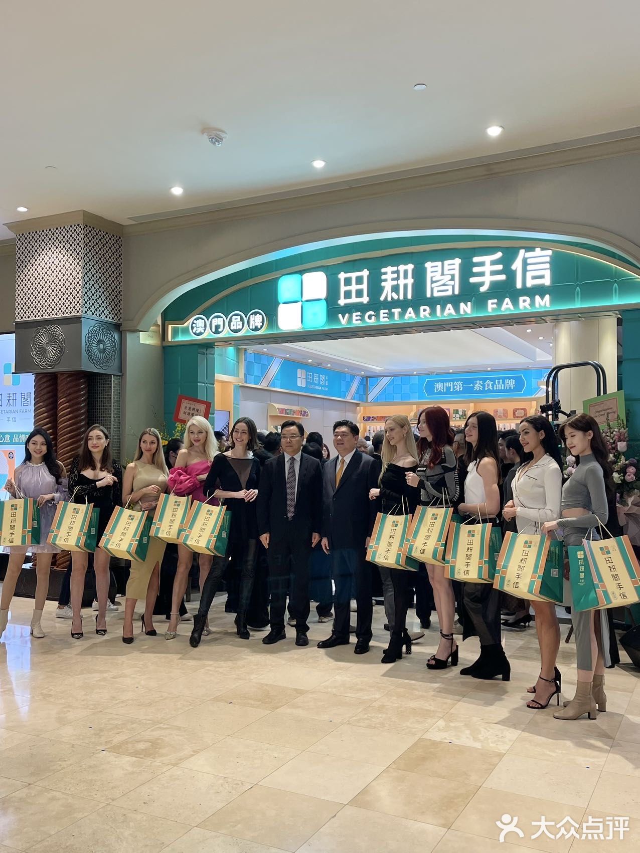 谁能解释一下澳门这个情况…根本挤不进去… 