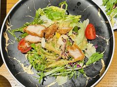 卡真鸡肉杂粮沙拉-HUZI虎滋精酿餐吧(京西大悦城店)