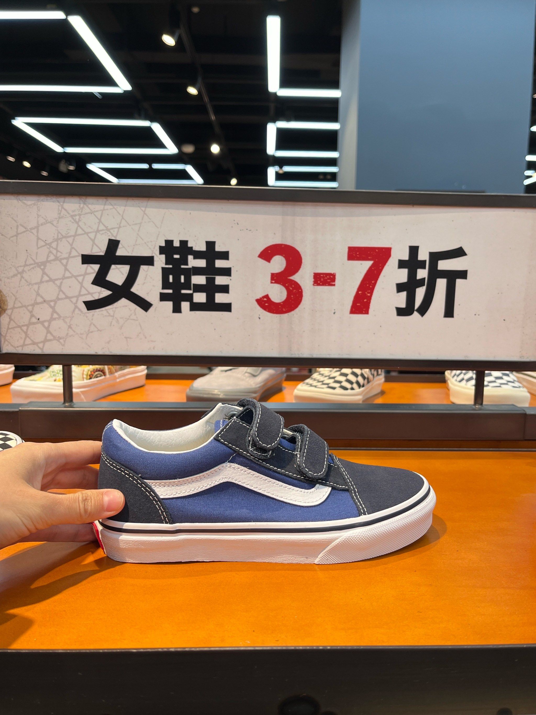 没想到这里这么便宜.每人提几袋子
