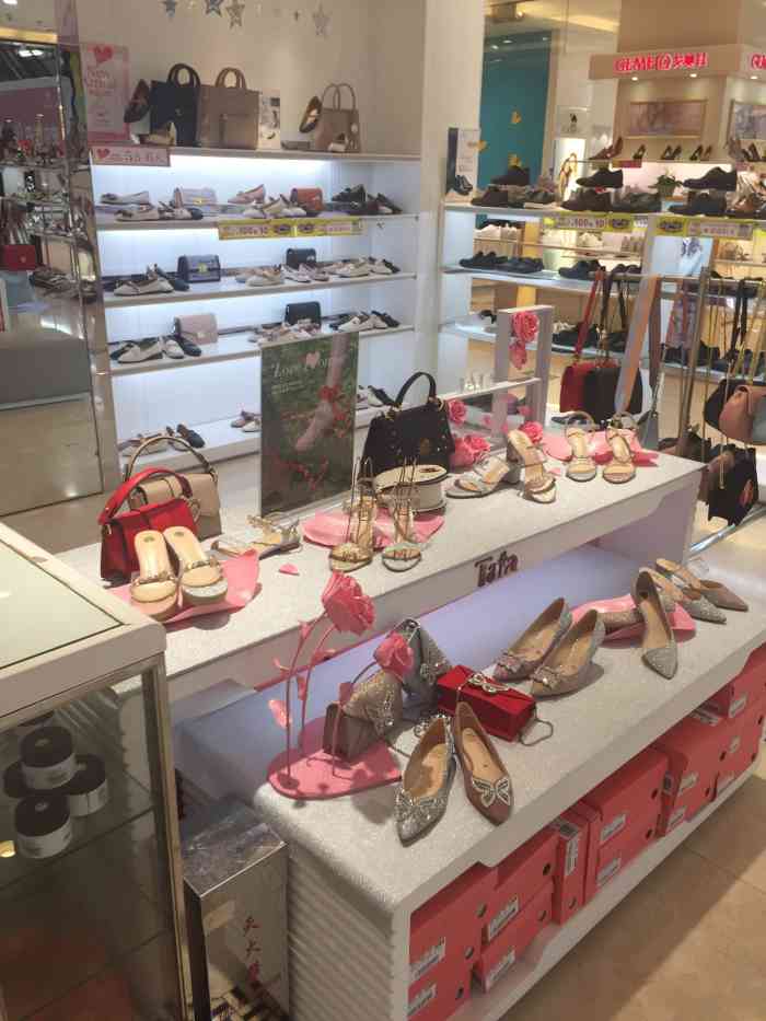 tata女鞋(万达百货店)-"台江万达广场,苏宁易购里面的一家店是在一.