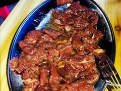 碳缸牛肉-小桂林烧鸽子
