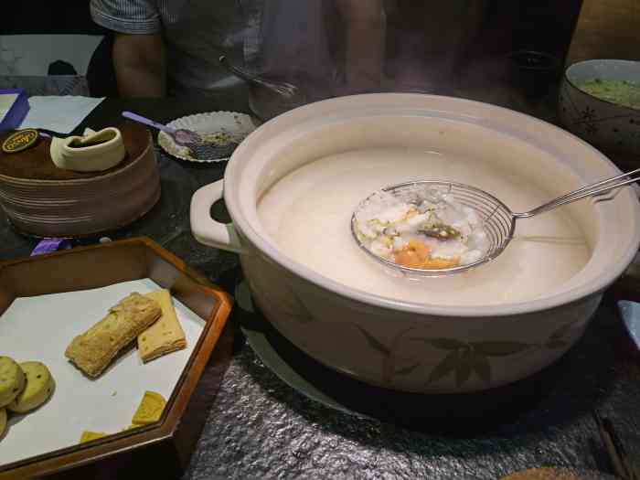 龙门养心粥火锅-"是南方毋米粥的形式.味道比较清淡,食材比.