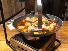 -老滇山寨•云南特色菜•地方菜•民族风情歌舞表演(金碧店)