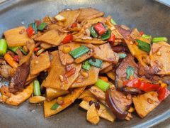 -阿瓦山寨·湘菜现炒·剁椒鱼头王(咸阳总店)