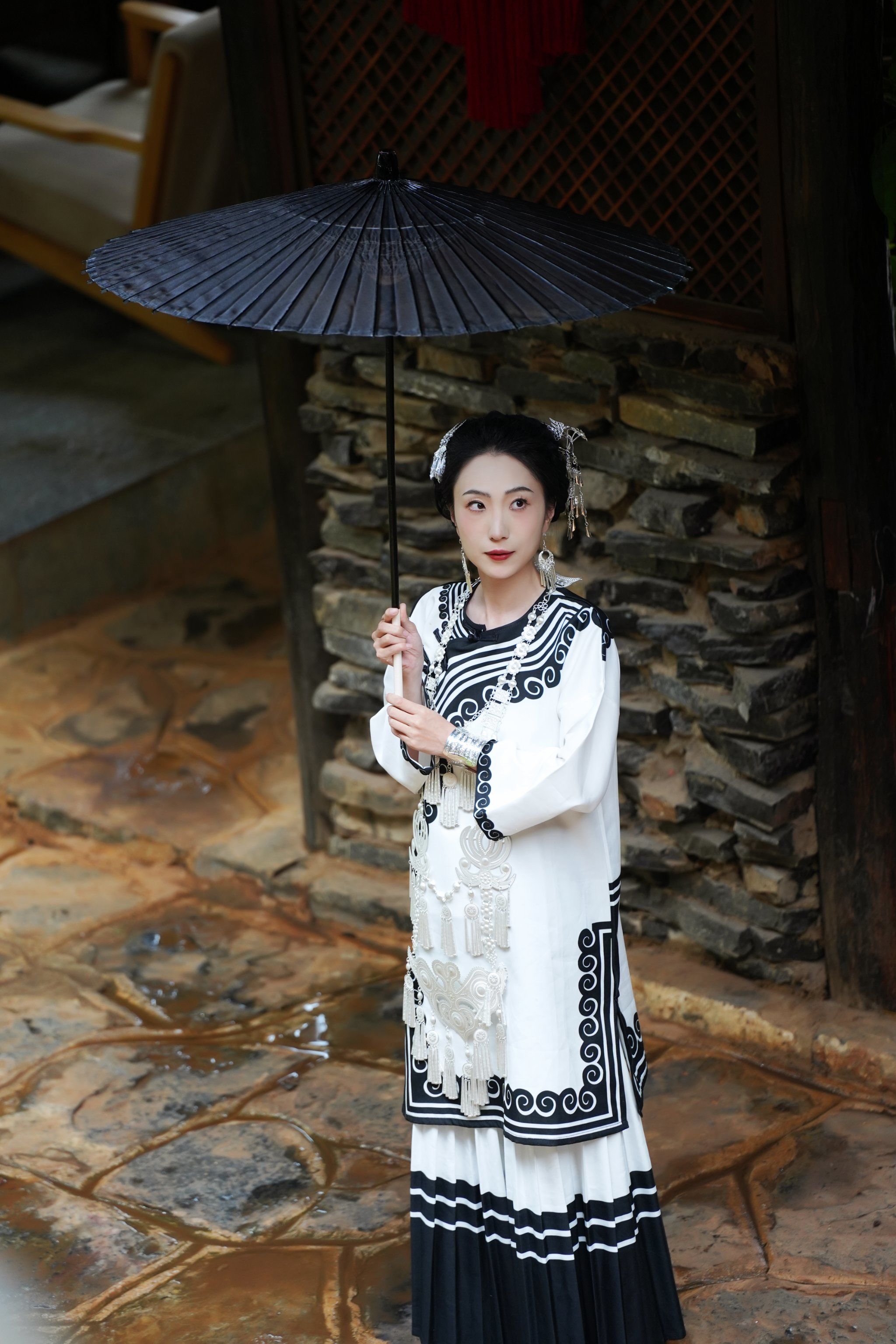 97我在普者黑村当一回彝族美女