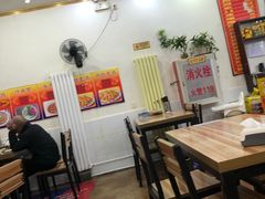 大堂-杨记老门框百年卤煮(回龙观文华西路店)