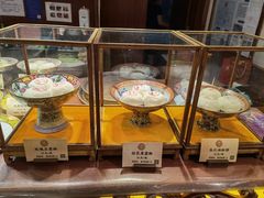 面包甜点陈列柜-富华斋饽饽铺·宫廷糕点·伴手礼(护国新天地店)
