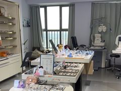 -视野联行眼镜•蔡司•依视路(温江店)