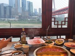-小天鹅火锅·一线江景洪鼎旗舰店(洪崖洞店)
