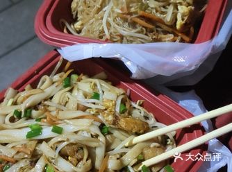 真的很好吃！锅气十足的一个小摊子！蛋炒粉蛋炒饭
