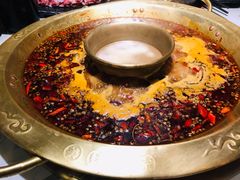 麻辣锅底-哥老官重庆美蛙鱼头(松江地中海十八哥店)