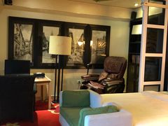 -喜鹊愉家酒店(郑州曼哈顿博览中心地铁站店)