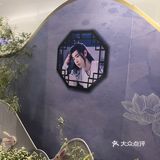 场馆里的陈情令专题布置很漂亮。重点是肖战和王一博真帅气