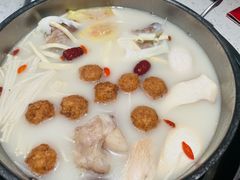 -三人行骨头王火锅(长寿店)