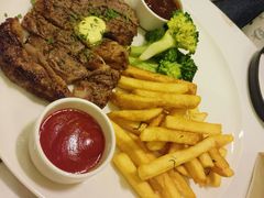 -WOLFGANG PUCK KITCHEN & BAR(迪士尼小镇店)