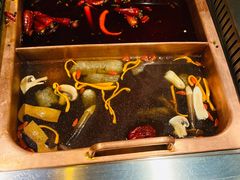 -老牌坊云南鱼豆花火锅(爱建店)