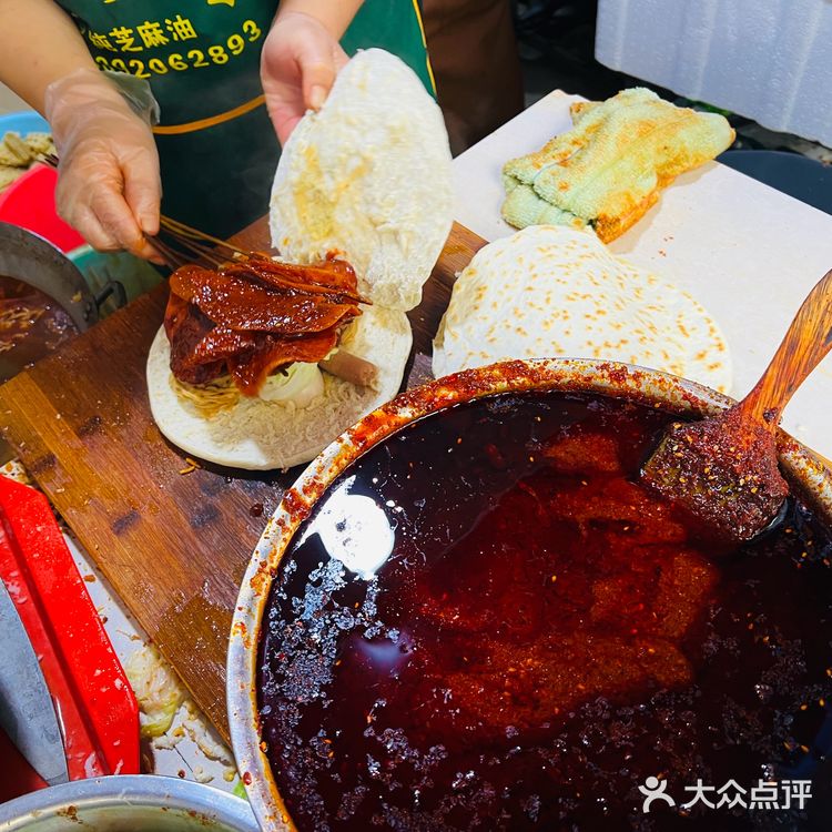 高陵汉堡！？土豆片夹馍！！排队两小时？？