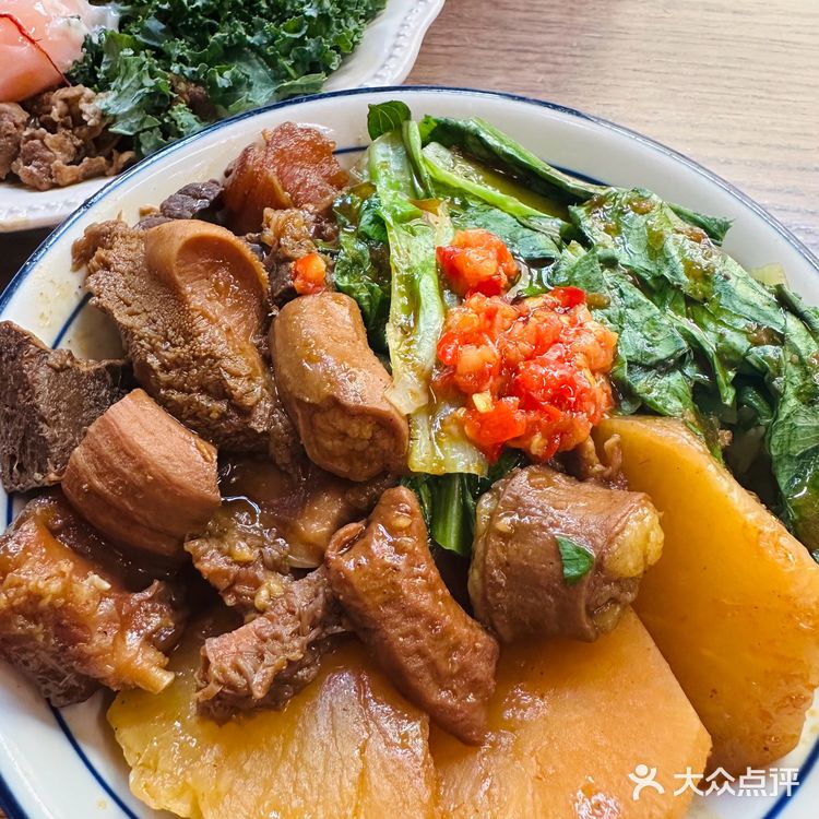 冬天来一碗热腾腾牛杂饭～