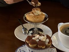 -Café Monson