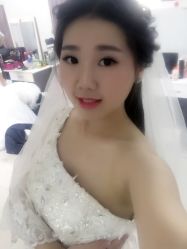 -现代经典婚纱摄影